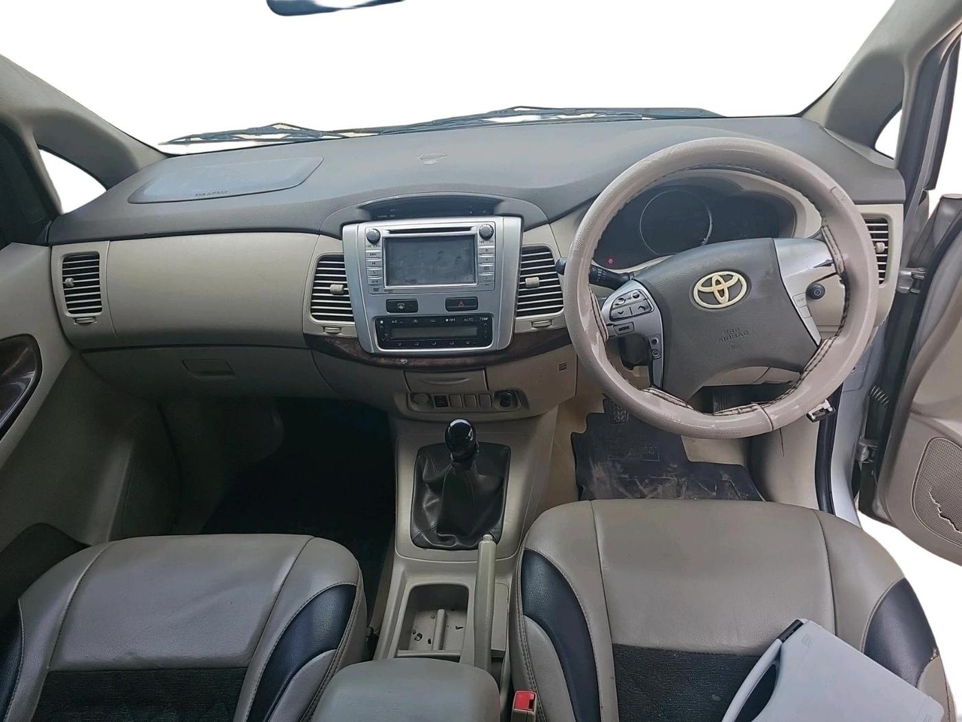 2012 Toyota Innova VX 2.5 8 STR, Diesel, Manual, 1,90,273 km, interior