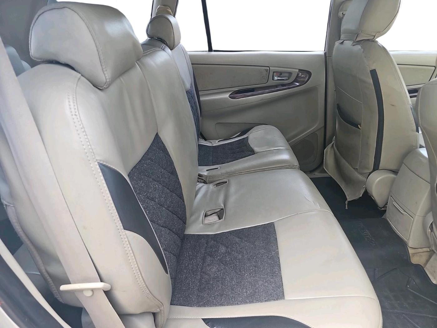 2012 Toyota Innova VX 2.5 8 STR, Diesel, Manual, 1,90,273 km, interior