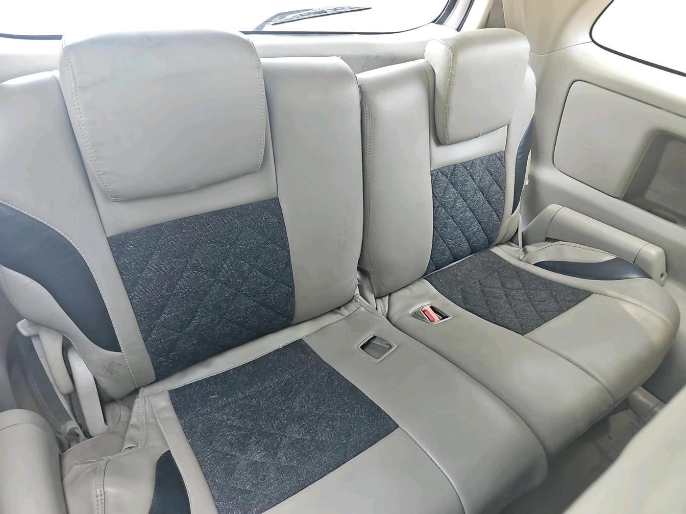 2012 Toyota Innova VX 2.5 8 STR, Diesel, Manual, 1,90,273 km, interior