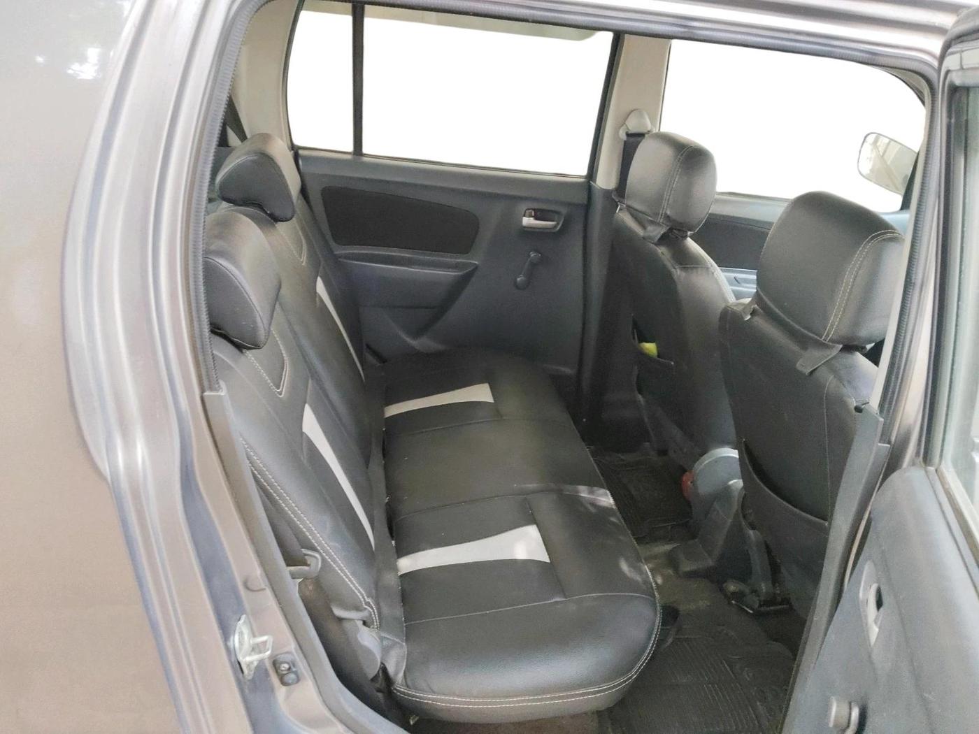 2012 Maruti Wagon R 1.0 LXI CNG, CNG, Manual, 1,09,222 km, interior