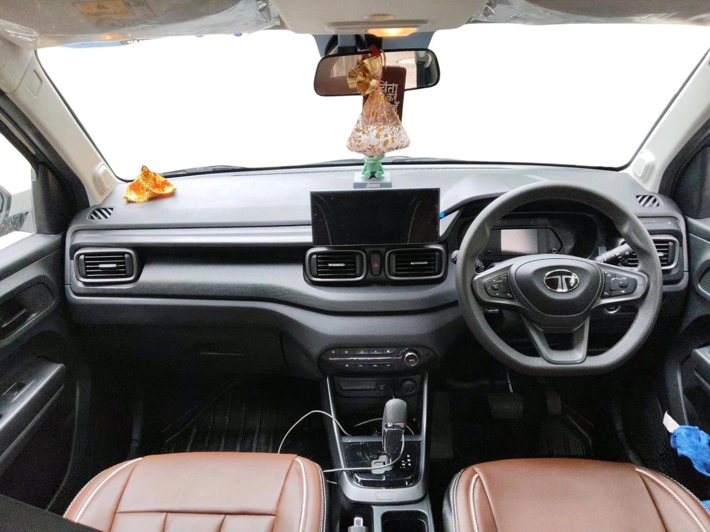 2025 Tata PUNCH Accomplished Plus Camo Edition AMT, Petrol, Automatic, 6,536 km, interior