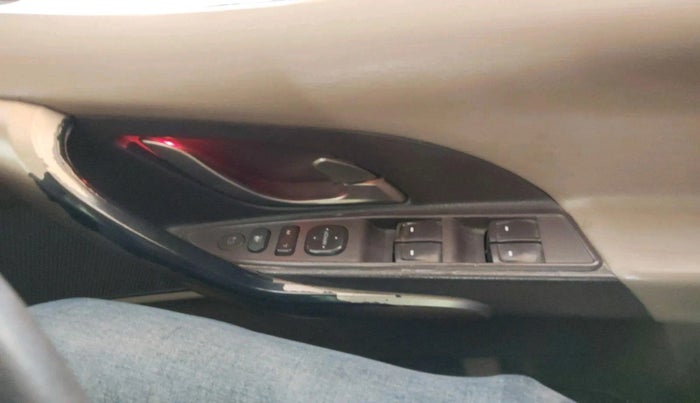 2012 Mahindra XUV500 W8, Diesel, Manual, 1,72,111 km, interior