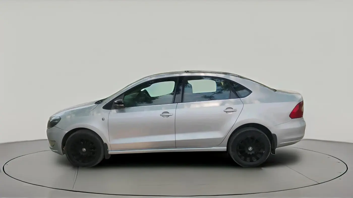 2014 Skoda Rapid 1.5 TDI CR ELEGANCE, Diesel, Manual, 1,05,457 km, exterior