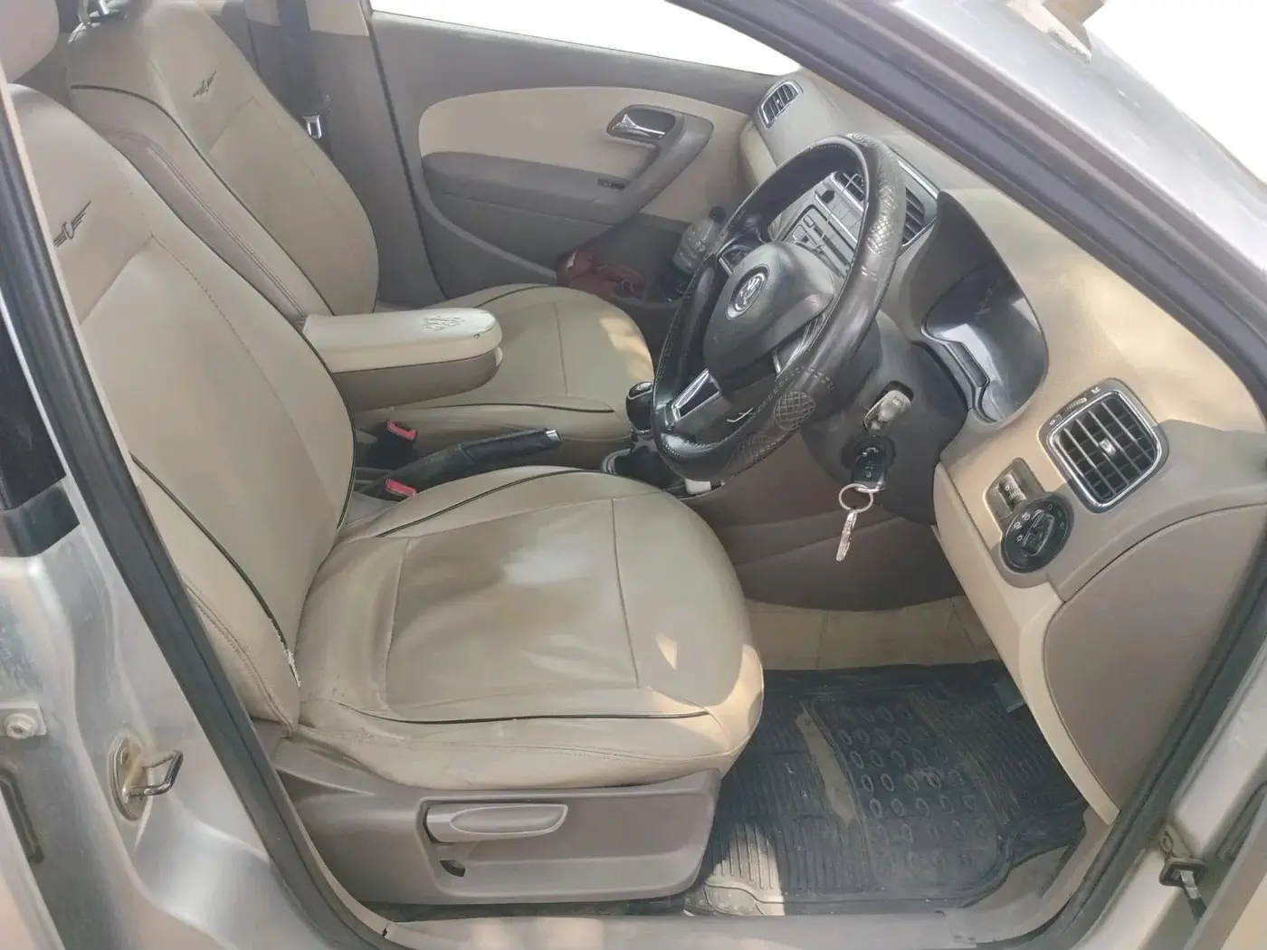 2014 Skoda Rapid 1.5 TDI CR ELEGANCE, Diesel, Manual, 1,05,457 km, interior