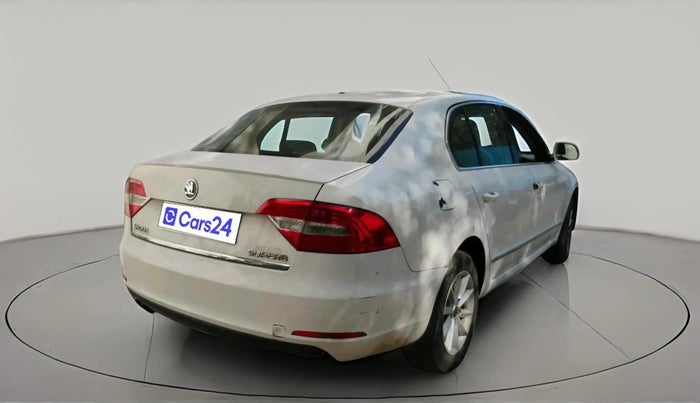 2014 Skoda Superb ELEGANCE 2.0 TDI CR AT, Diesel, Automatic, 2,22,242 km, exterior