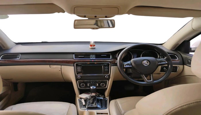 2014 Skoda Superb ELEGANCE 2.0 TDI CR AT, Diesel, Automatic, 2,22,242 km, interior