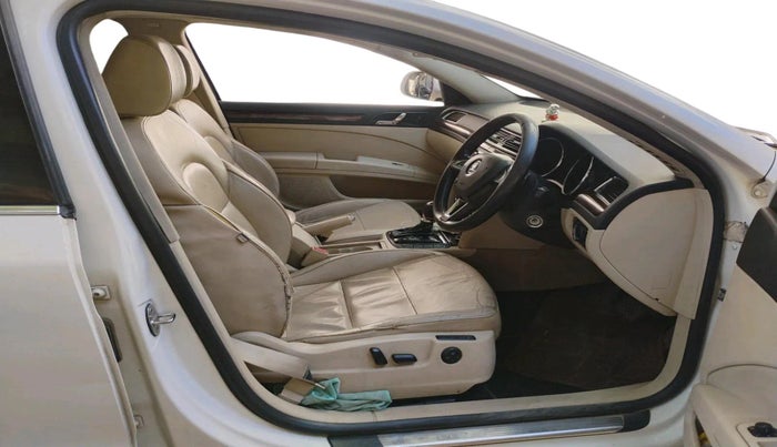 2014 Skoda Superb ELEGANCE 2.0 TDI CR AT, Diesel, Automatic, 2,22,242 km, interior