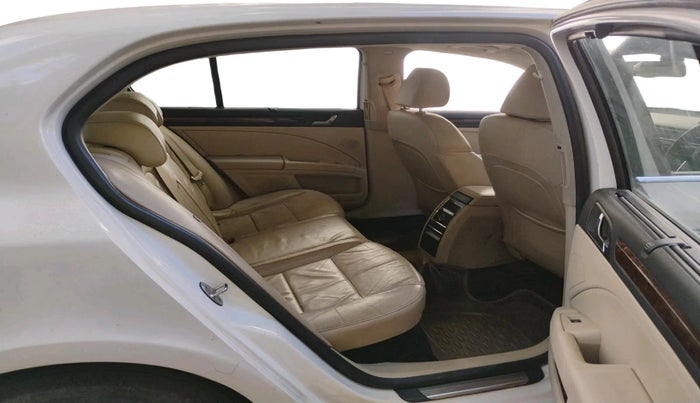 2014 Skoda Superb ELEGANCE 2.0 TDI CR AT, Diesel, Automatic, 2,22,242 km, interior