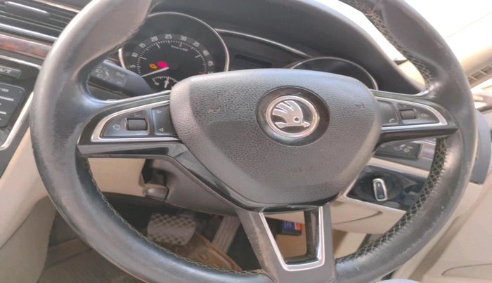 2014 Skoda Superb ELEGANCE 2.0 TDI CR AT, Diesel, Automatic, 2,22,242 km, interior