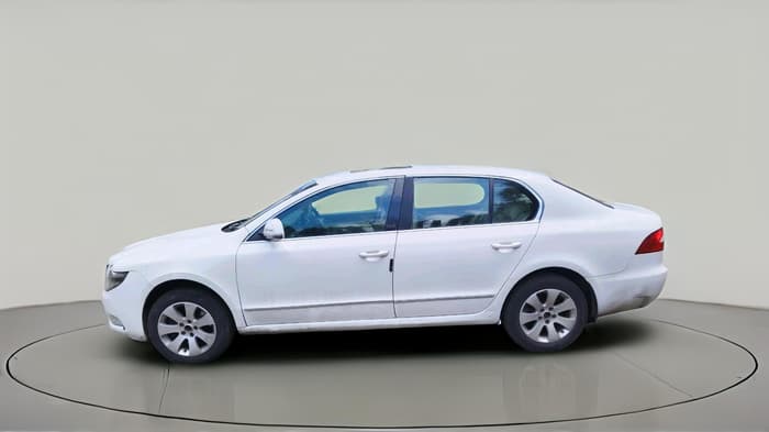 2011 Skoda Superb ELEGANCE 2.0 TDI CR AT, Diesel, Automatic, 1,92,222 km, exterior