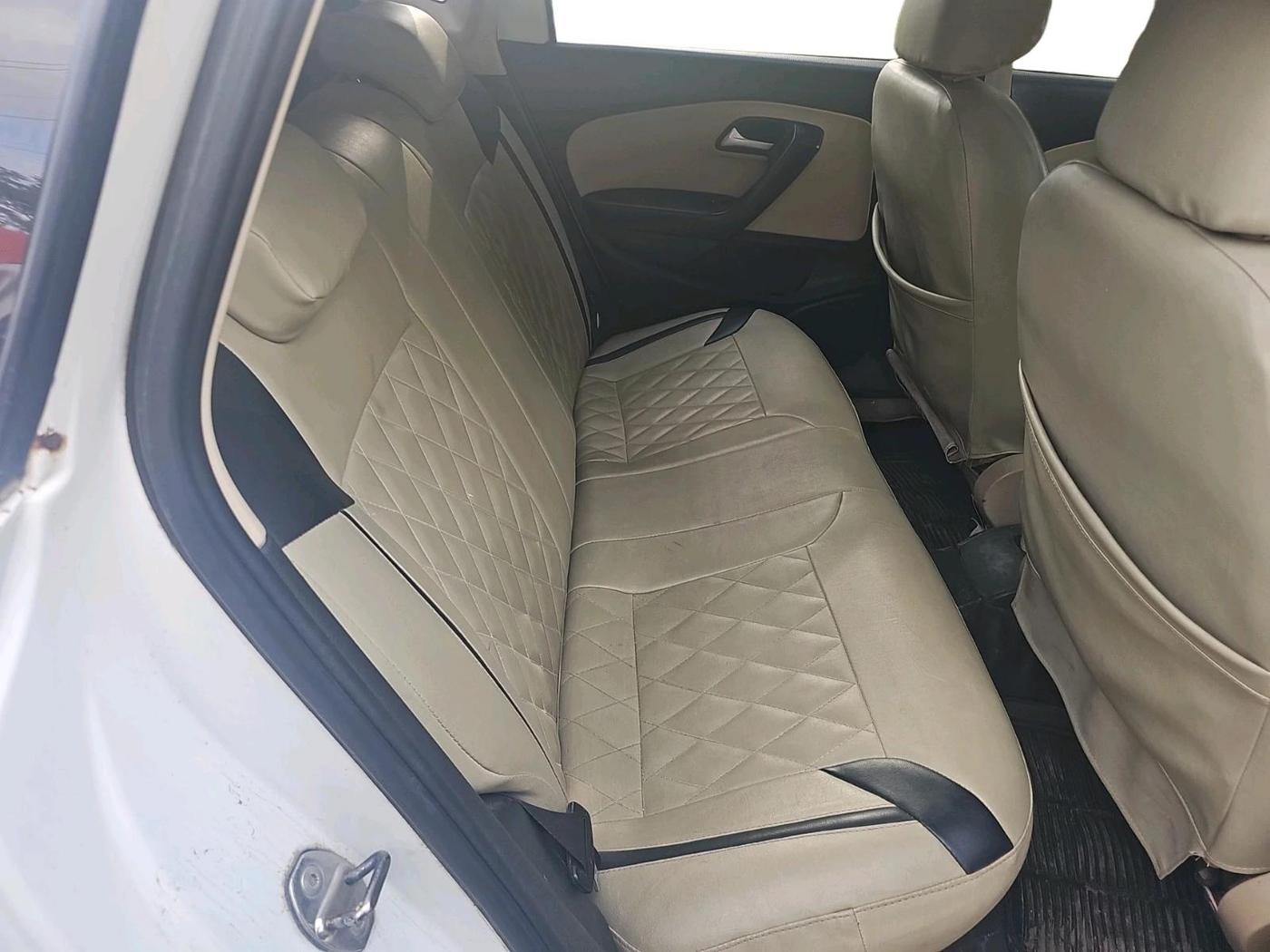 2015 Volkswagen Polo HIGHLINE1.5L, Diesel, Manual, 1,13,114 km, interior