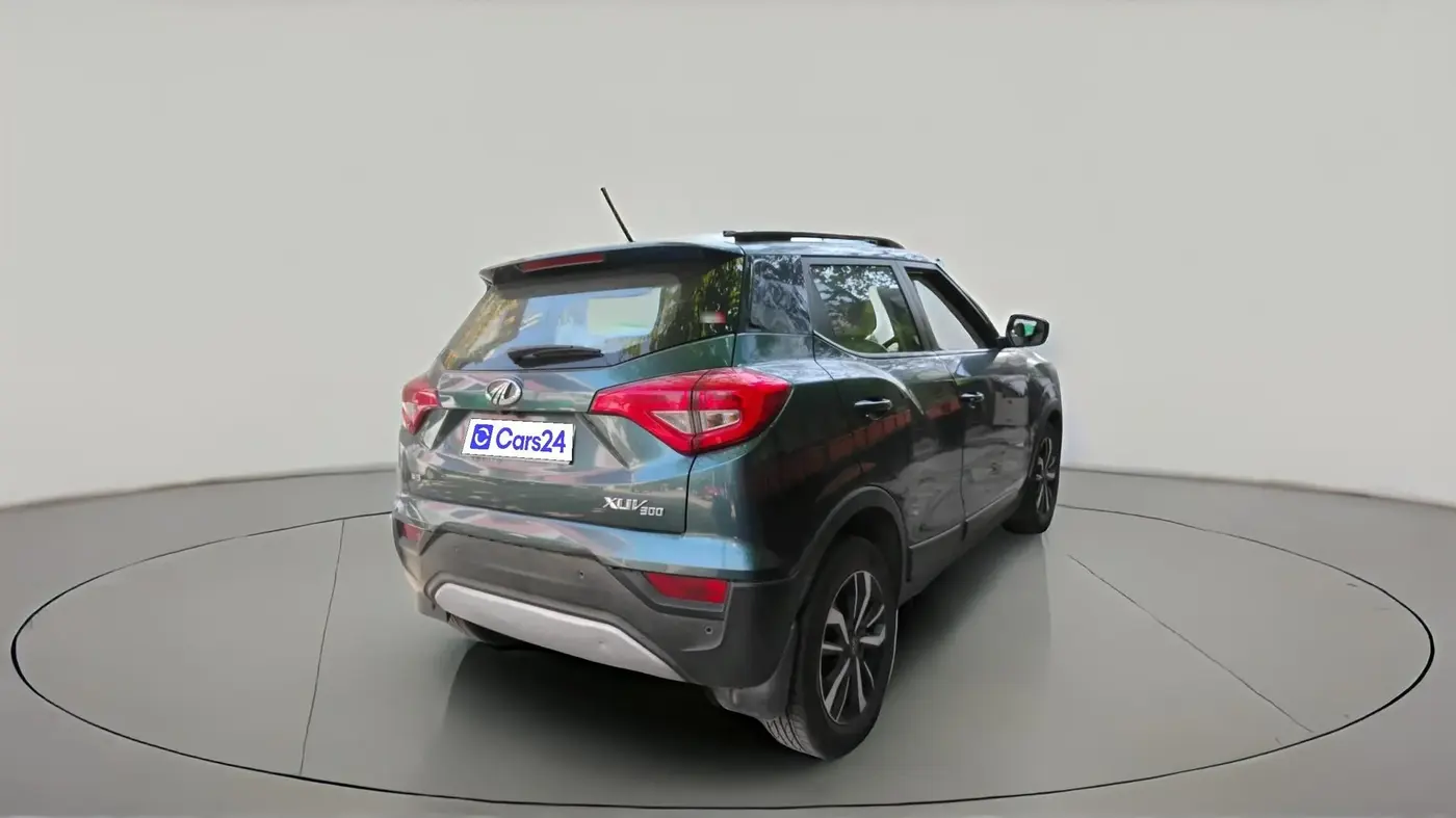 2021 Mahindra XUV300 W8 (O) 1.2 PETROL, Petrol, Manual, 97,910 km, exterior