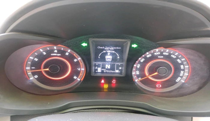 2021 Mahindra XUV300 W8 (O) 1.2 PETROL, Petrol, Manual, 97,910 km, interior