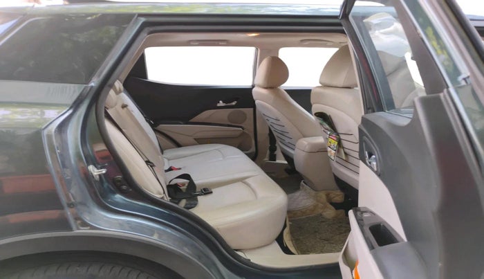 2021 Mahindra XUV300 W8 (O) 1.2 PETROL, Petrol, Manual, 97,910 km, interior