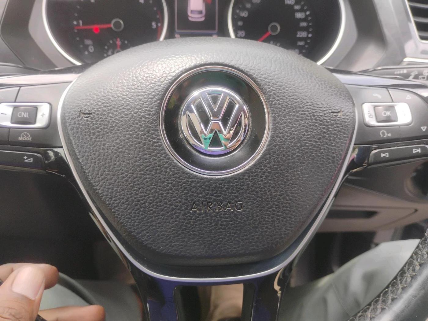 2017 Volkswagen TIGUAN HIGHLINE TDI AT, Diesel, Automatic, 1,00,970 km, interior