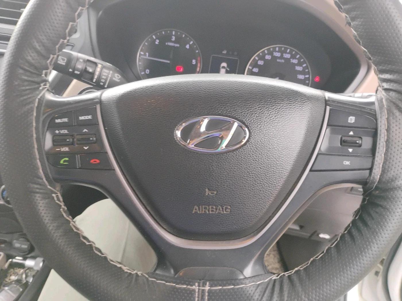 2015 Hyundai Elite i20 ASTA 1.4 CRDI, Diesel, Manual, 1,68,085 km, interior