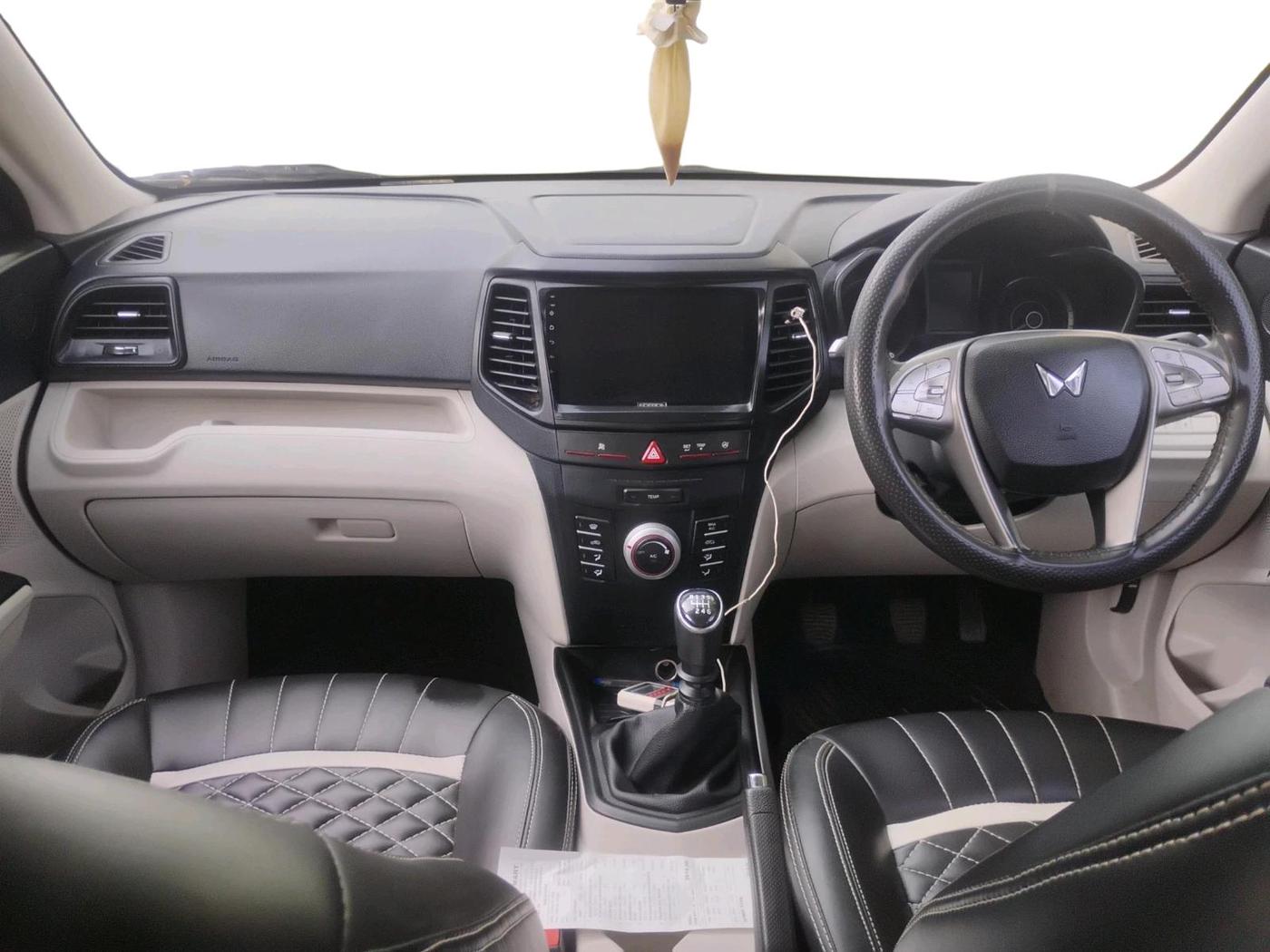 2023 Mahindra XUV300 W4 1.5 DIESEL, Diesel, Manual, 98,959 km, interior