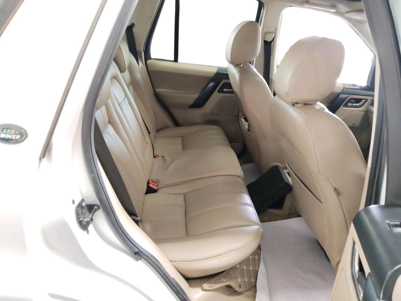 2012 Landrover Freelander 2 TD4 SE, Diesel, Automatic, 3,24,254 km, interior