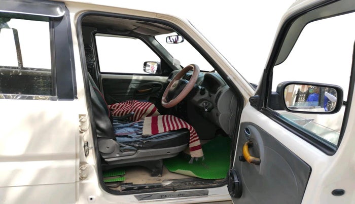2012 Mahindra Scorpio EX M2DI, Diesel, Manual, 2,10,602 km, interior