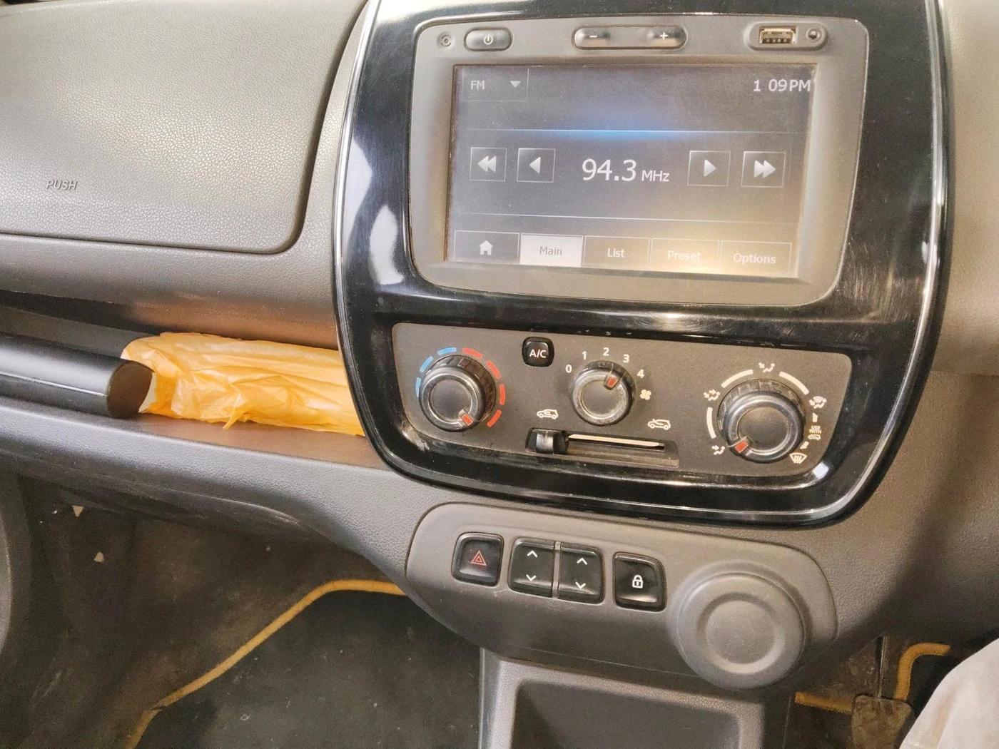 2016 Renault Kwid RXT 0.8, Petrol, Manual, 53,781 km, interior