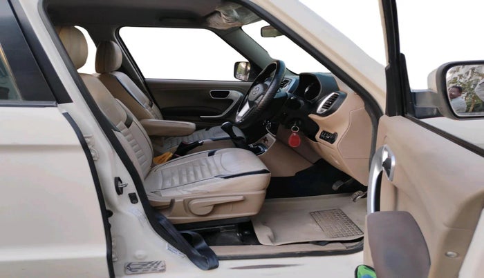 2016 Mahindra TUV300 T8, Diesel, Manual, 1,82,097 km, interior