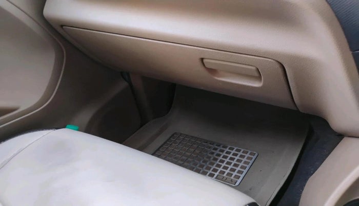 2016 Mahindra TUV300 T8, Diesel, Manual, 1,82,097 km, interior