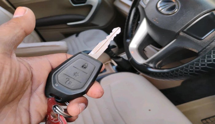 2016 Mahindra TUV300 T8, Diesel, Manual, 1,82,097 km, interior