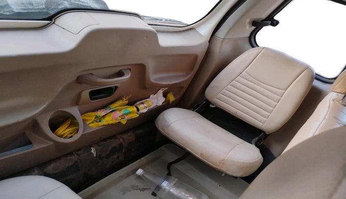 2016 Mahindra TUV300 T8, Diesel, Manual, 1,82,097 km, interior