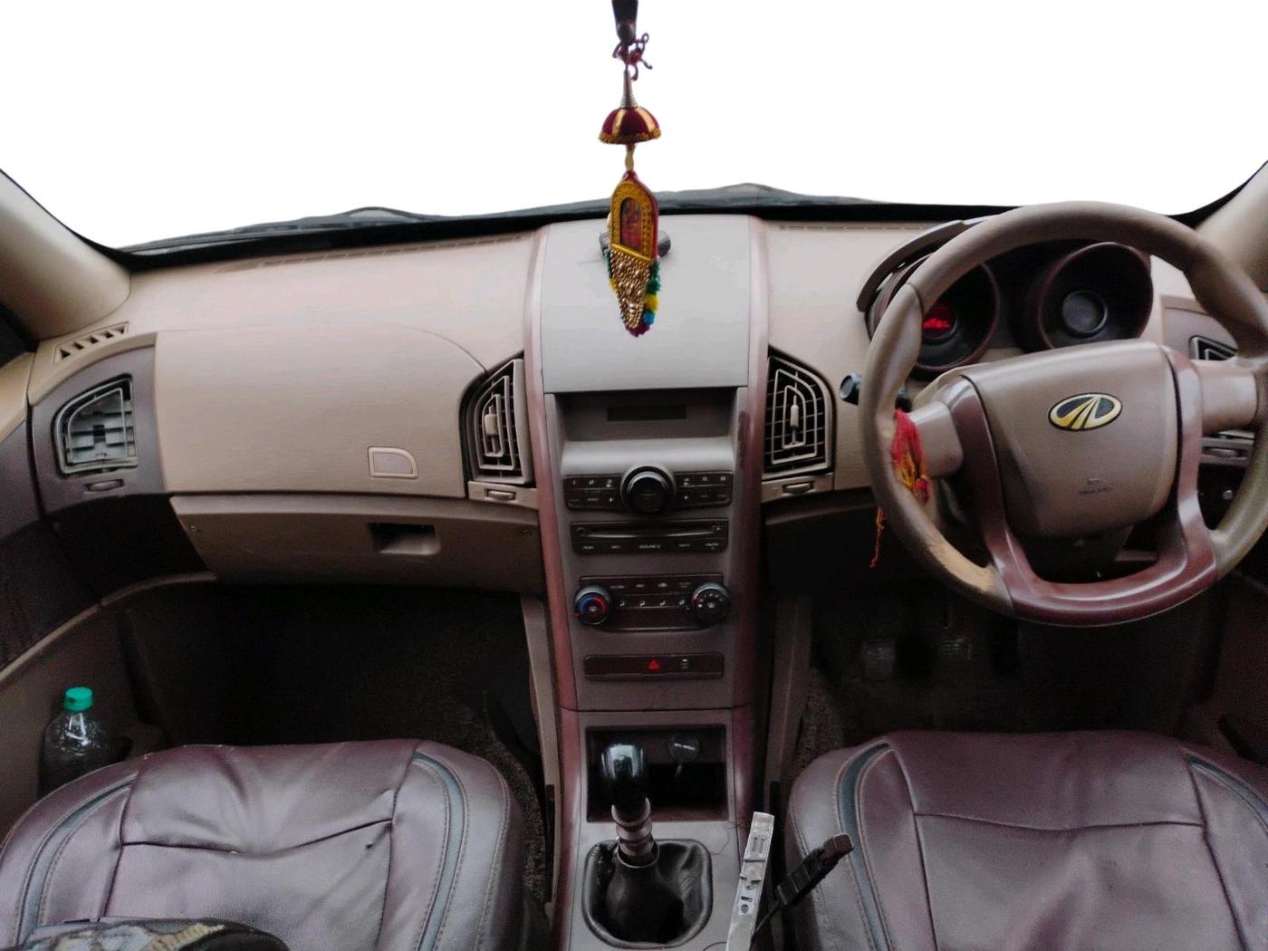 2013 Mahindra XUV500 W4, Diesel, Manual, 1,90,050 km, interior
