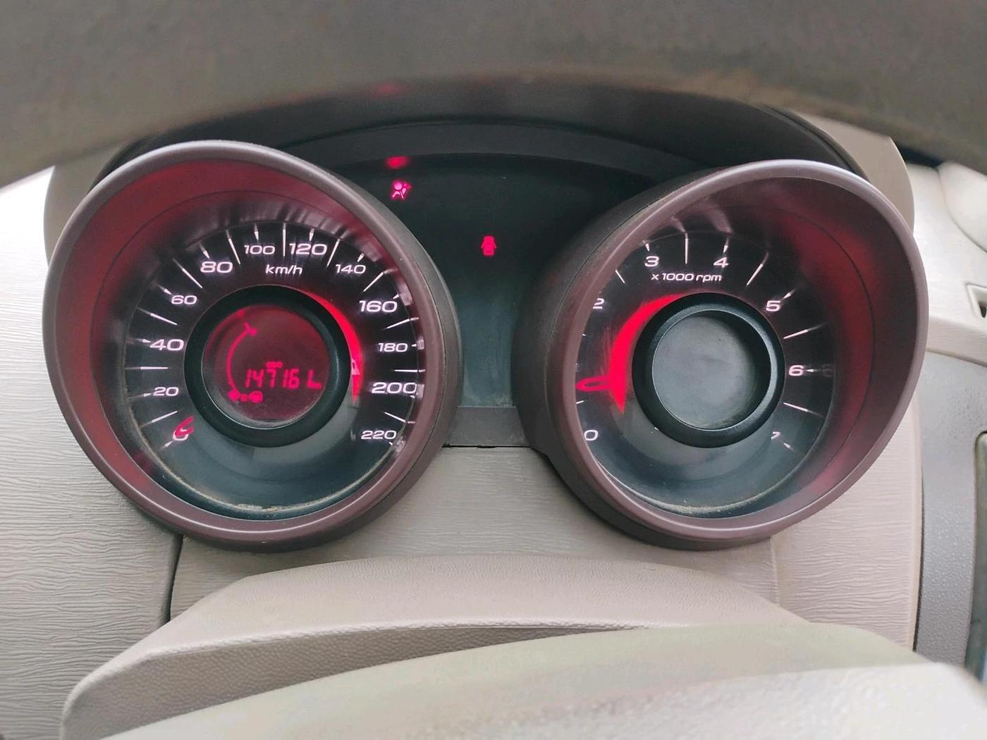 2013 Mahindra XUV500 W4, Diesel, Manual, 1,90,050 km, interior