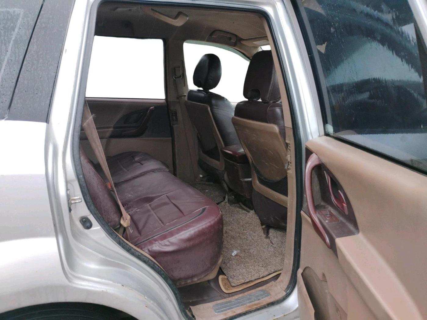 2013 Mahindra XUV500 W4, Diesel, Manual, 1,90,050 km, interior