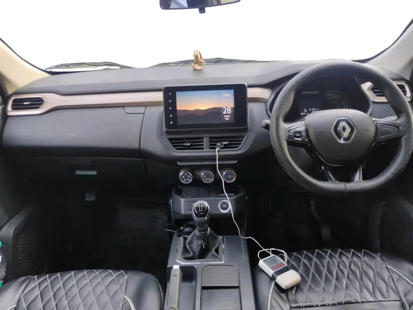2022 Renault Kiger RXT (O) MT, Petrol, Manual, 1,01,321 km, interior