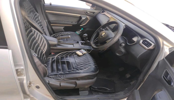 2022 Renault Kiger RXT (O) MT, Petrol, Manual, 1,01,321 km, interior