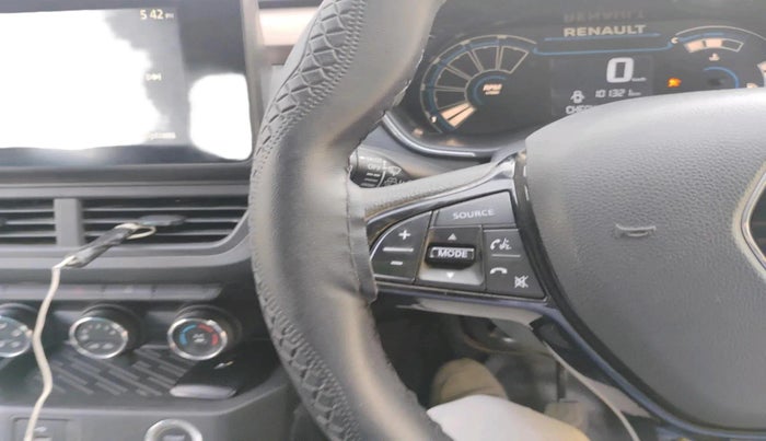 2022 Renault Kiger RXT (O) MT, Petrol, Manual, 1,01,321 km, interior
