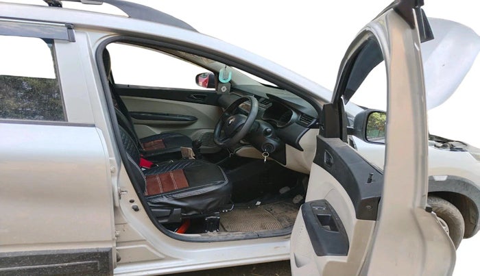 2025 Renault TRIBER RXE MT, Petrol, Manual, 22,375 km, interior