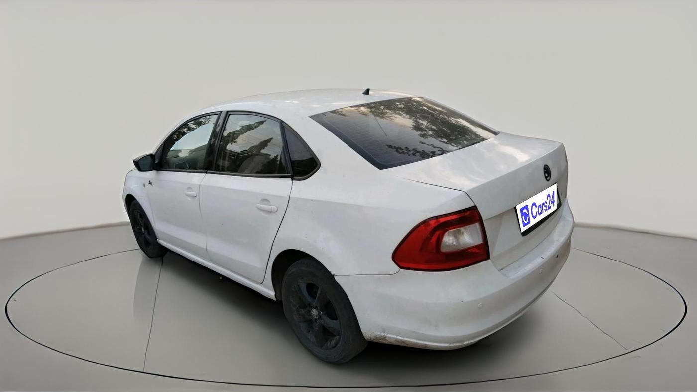 2013 Skoda Rapid ACTIVE 1.6 TDI CR MT PLUS, Diesel, Manual, 1,44,724 km, exterior