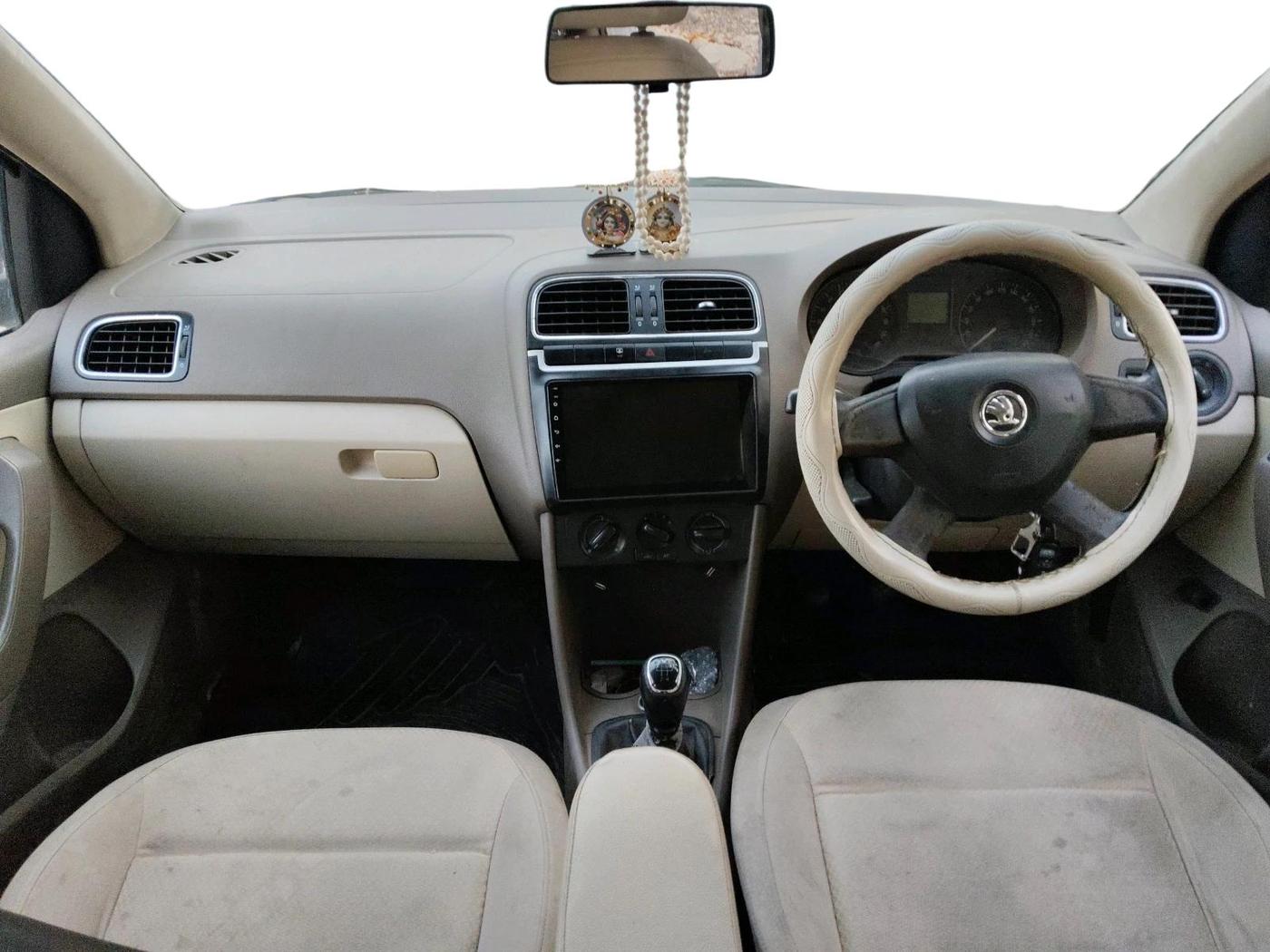 2013 Skoda Rapid ACTIVE 1.6 TDI CR MT PLUS, Diesel, Manual, 1,44,724 km, interior