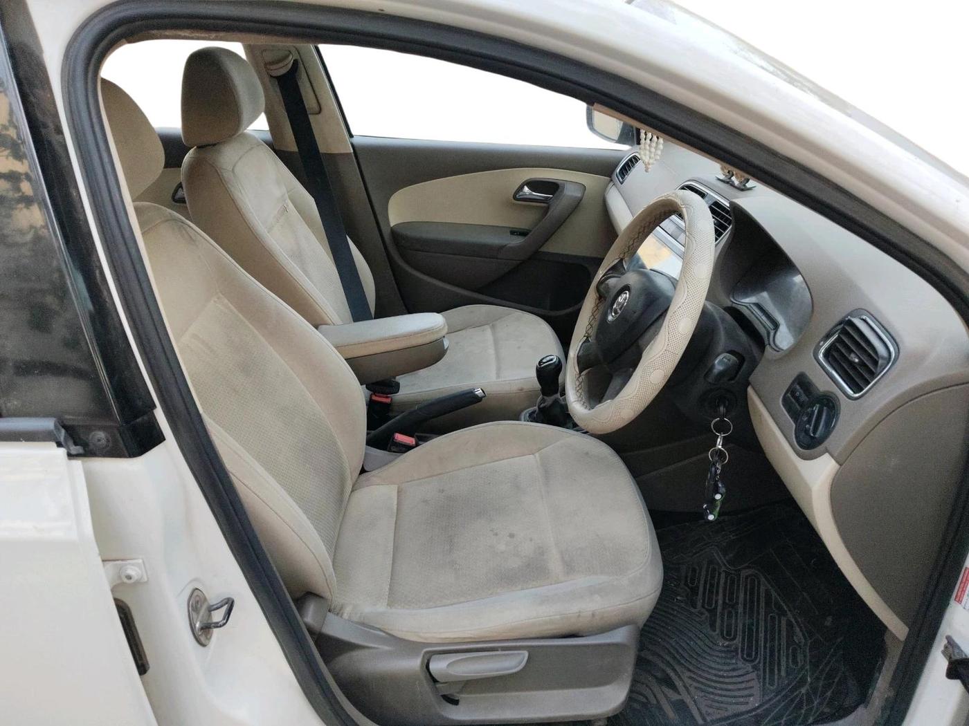 2013 Skoda Rapid ACTIVE 1.6 TDI CR MT PLUS, Diesel, Manual, 1,44,724 km, interior