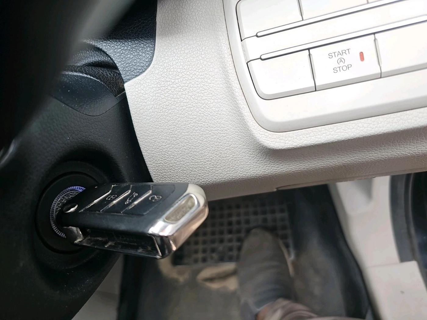 2023 Mahindra XUV300 W6 1.5 Diesel, Diesel, Manual, 1,51,537 km, interior