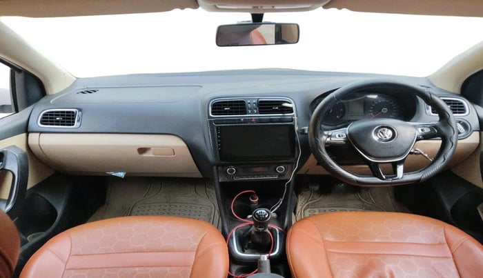 2015 Volkswagen Polo HIGHLINE1.5L, Diesel, Manual, 1,27,126 km, interior