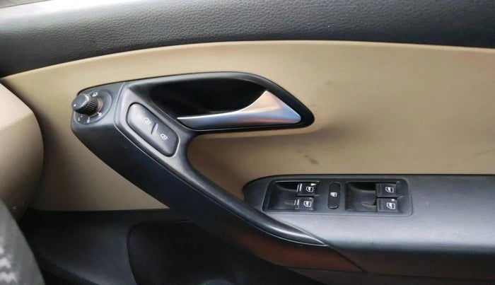 2015 Volkswagen Polo HIGHLINE1.5L, Diesel, Manual, 1,27,126 km, interior