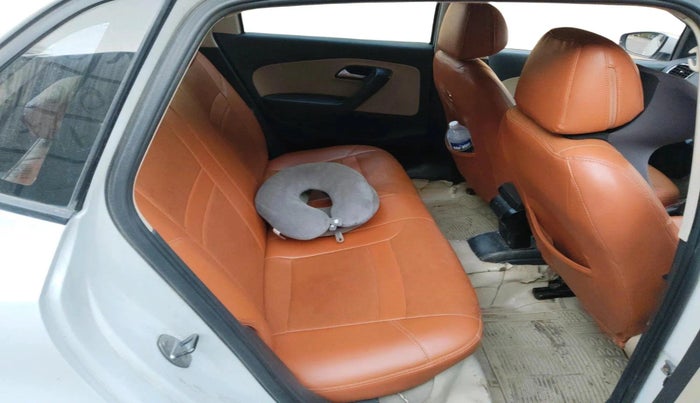 2015 Volkswagen Polo HIGHLINE1.5L, Diesel, Manual, 1,27,126 km, interior