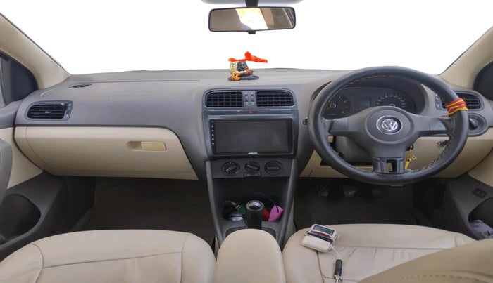 2012 Volkswagen Vento COMFORTLINE 1.6, Petrol, Manual, 1,27,979 km, interior