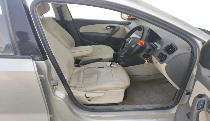 2012 Volkswagen Vento COMFORTLINE 1.6, Petrol, Manual, 1,27,979 km, interior