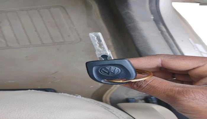 2012 Volkswagen Vento COMFORTLINE 1.6, Petrol, Manual, 1,27,979 km, interior