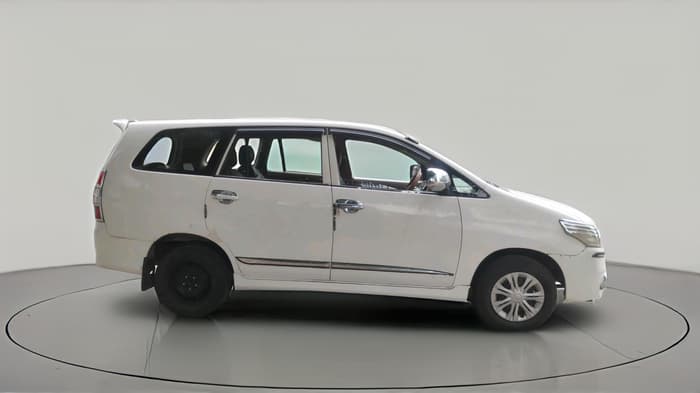 2011 Toyota Innova 2.5 G4 7 STR, Diesel, Manual, 1,69,466 km, exterior