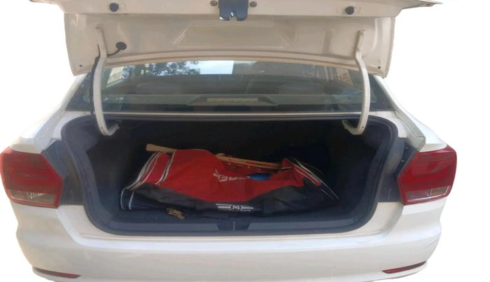 2019 Volkswagen Ameo COMFORTLINE 1.0L, Petrol, Manual, 68,741 km, exterior