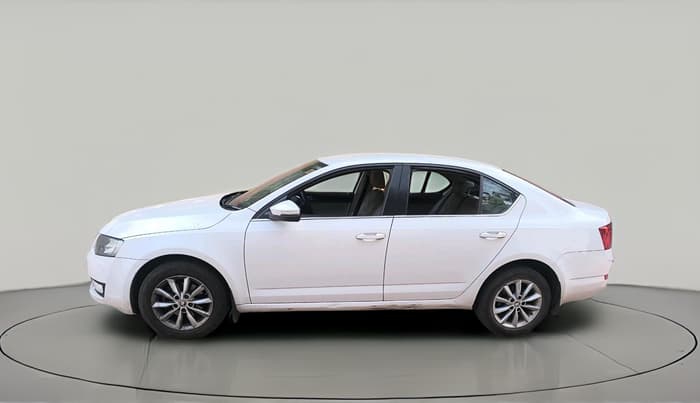 2015 Skoda Octavia AMBITION 2.0 TDI, Diesel, Manual, 2,30,705 km, exterior