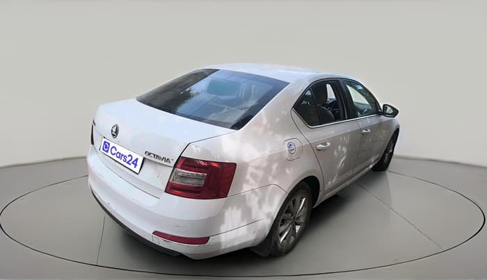 2015 Skoda Octavia AMBITION 2.0 TDI, Diesel, Manual, 2,30,705 km, exterior