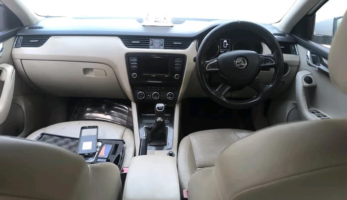 2015 Skoda Octavia AMBITION 2.0 TDI, Diesel, Manual, 2,30,705 km, interior